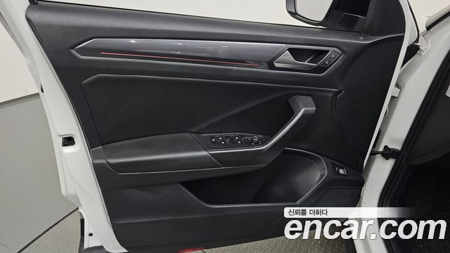 Volkswagen T-Roc 2022 — photo 14