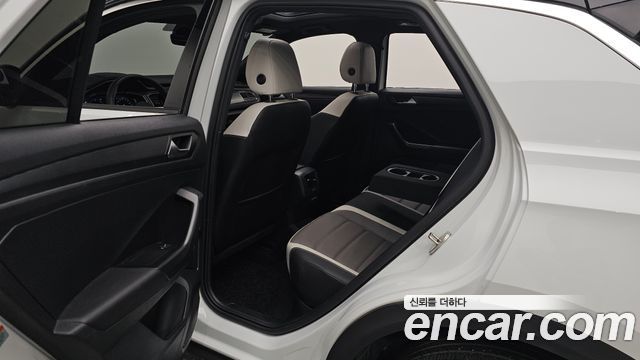 Volkswagen T-Roc 2022 — photo 16