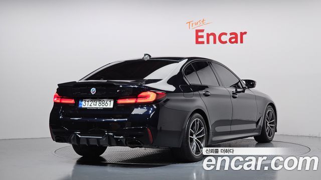 BMW 5-Series 2022 — photo 2