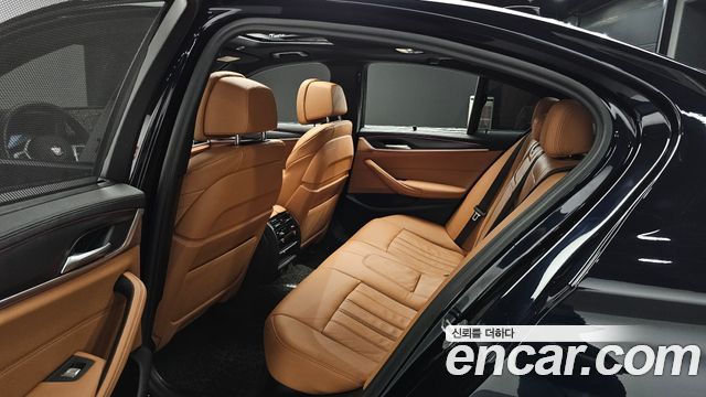 BMW 5-Series 2022 — photo 12
