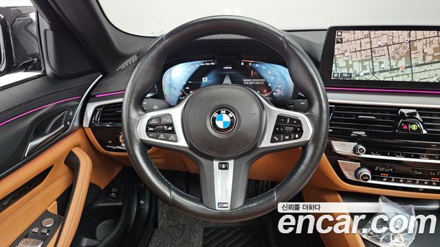 BMW 5-Series 2022 — photo 13