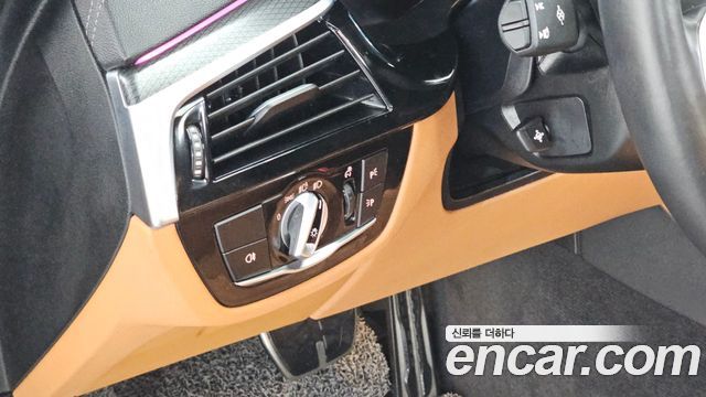 BMW 5-Series 2022 — photo 14
