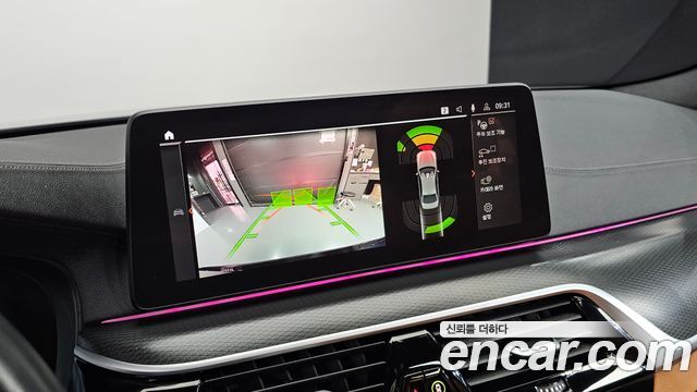 BMW 5-Series 2022 — photo 16