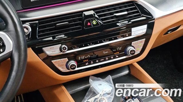BMW 5-Series 2022 — photo 19