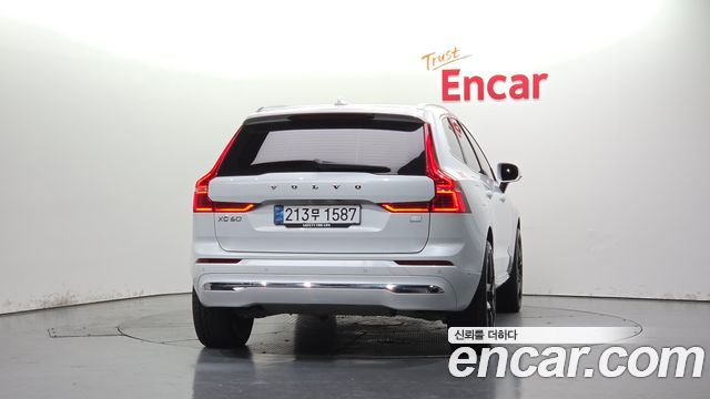 Volvo XC60 2023 — photo 4