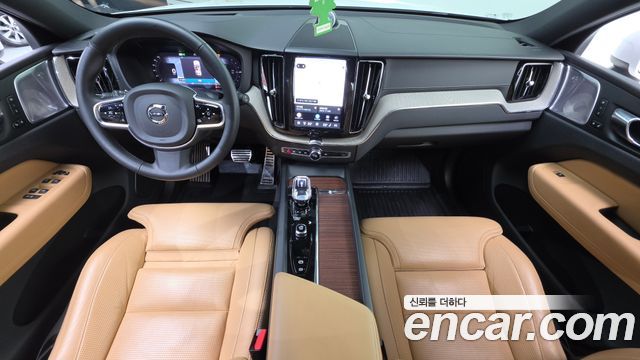 Volvo XC60 2023 — photo 10