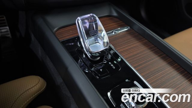 Volvo XC60 2023 — photo 12