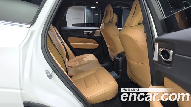 Volvo XC60 2023 — photo 18