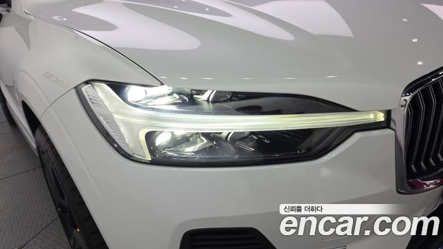 Volvo XC60 2023 — photo 8