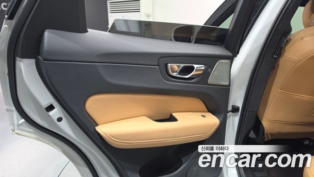 Volvo XC60 2023 — photo 15