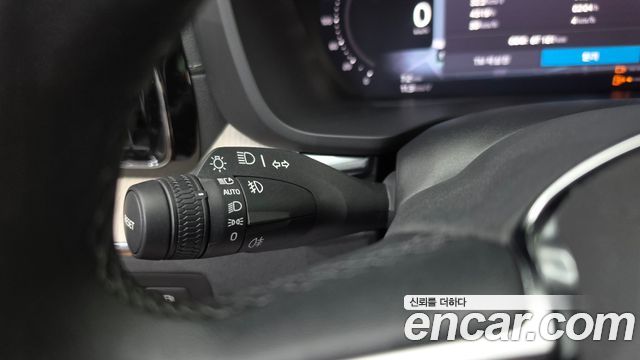Volvo XC60 2023 — photo 27