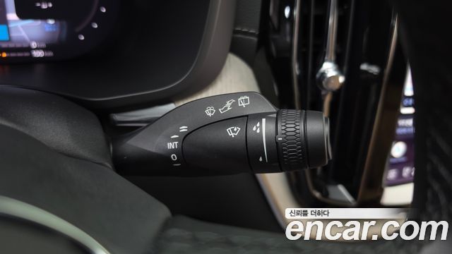 Volvo XC60 2023 — photo 28
