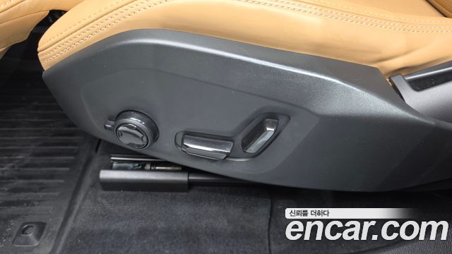 Volvo XC60 2023 — photo 31