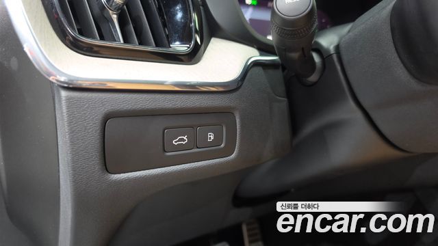 Volvo XC60 2023 — photo 33