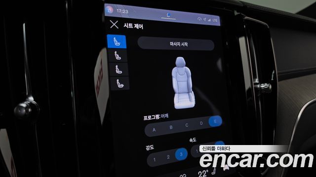 Volvo XC60 2023 — photo 34