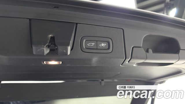 Volvo XC60 2023 — photo 36