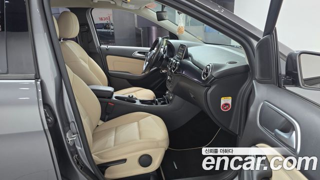 Mercedes-Benz B-Class 2012 — photo 16