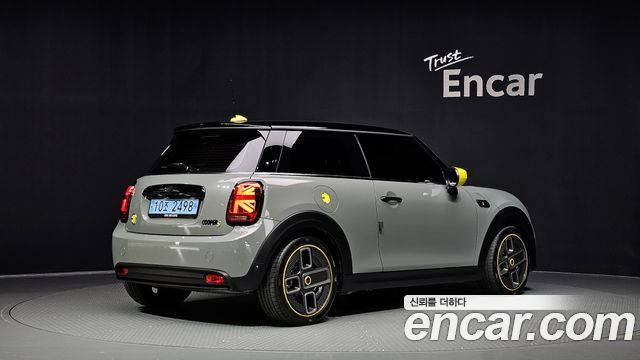 Mini Cooper 2023 — photo 2