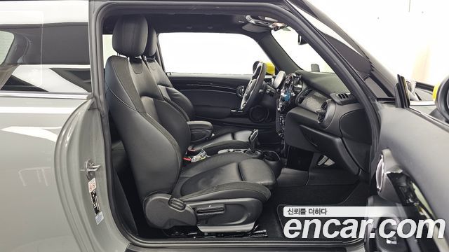 Mini Cooper 2023 — photo 17