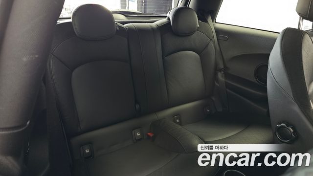 Mini Cooper 2023 — photo 18