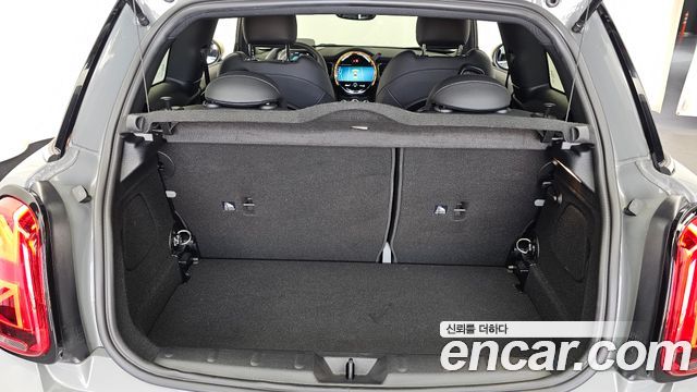 Mini Cooper 2023 — photo 26