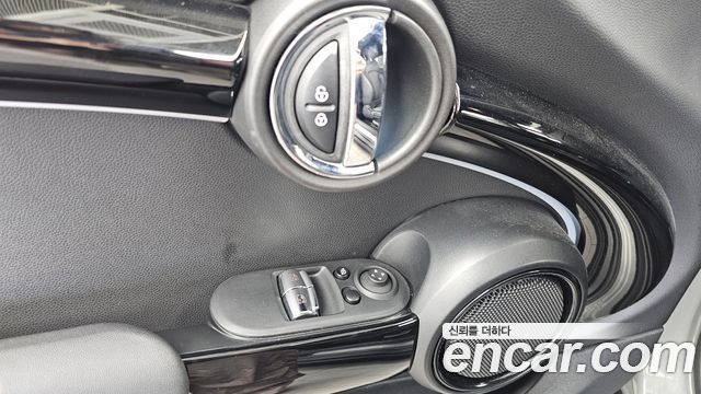 Mini Cooper 2023 — photo 16