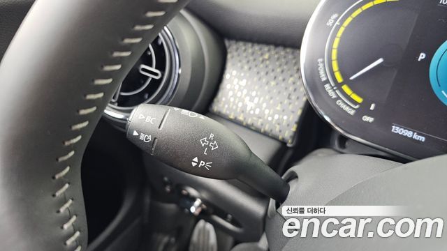 Mini Cooper 2023 — photo 28