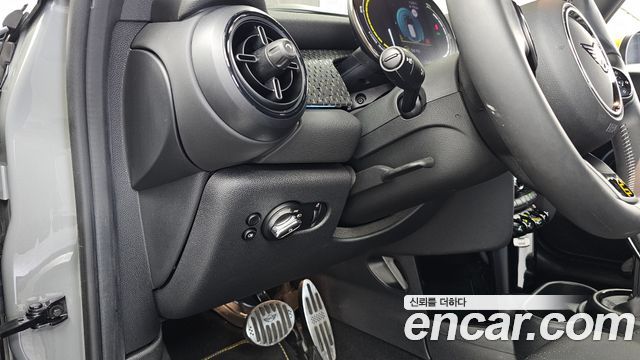 Mini Cooper 2023 — photo 29