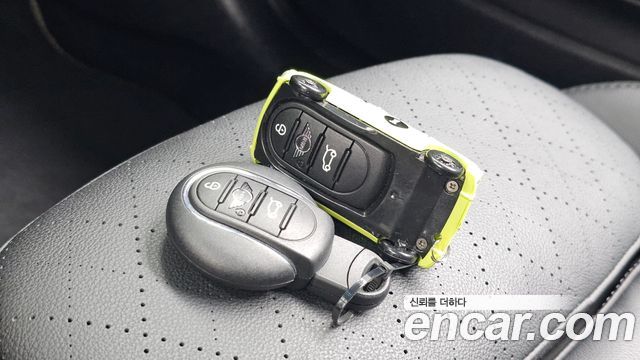 Mini Cooper 2023 — photo 31