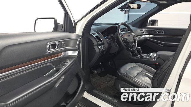 Ford Explorer 2018 — photo 13