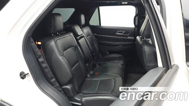 Ford Explorer 2018 — photo 17