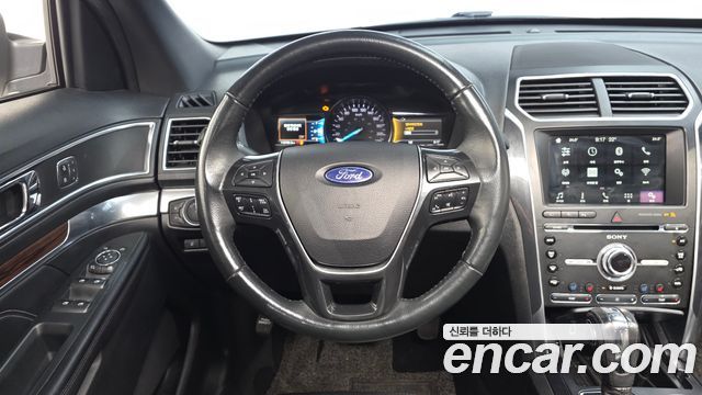 Ford Explorer 2018 — photo 18