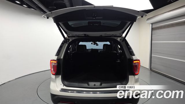 Ford Explorer 2018 — photo 26