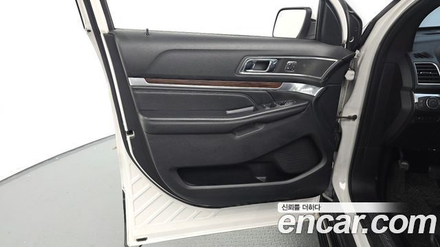 Ford Explorer 2018 — photo 14