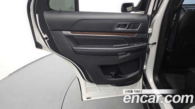 Ford Explorer 2018 — photo 15