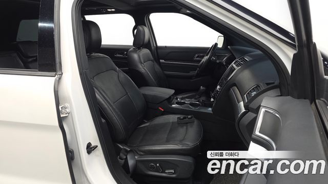 Ford Explorer 2018 — photo 16