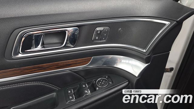 Ford Explorer 2018 — photo 28