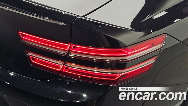 Genesis G80 2023 — photo 9