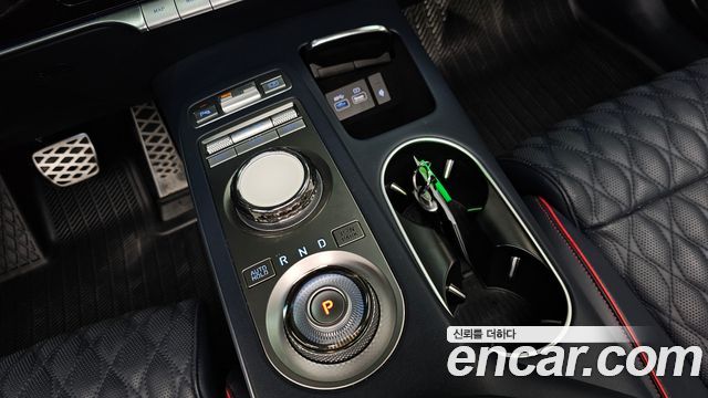 Genesis GV70 2024 — photo 12