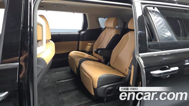 Kia Canival 2022 — photo 16