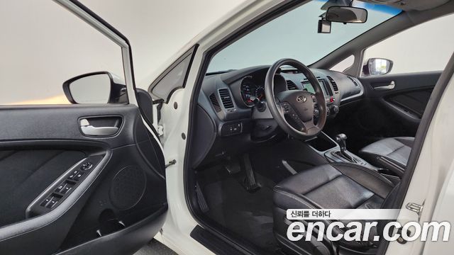 Kia K3 2015 — photo 13