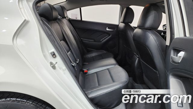 Kia K3 2015 — photo 17