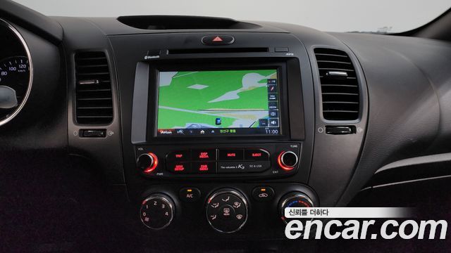 Kia K3 2015 — photo 19
