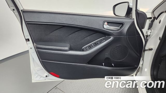 Kia K3 2015 — photo 14