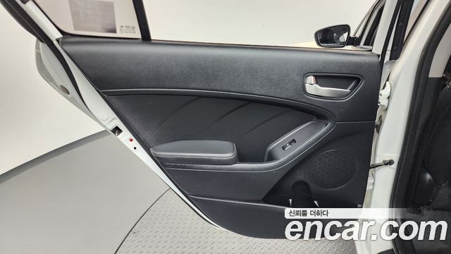 Kia K3 2015 — photo 15