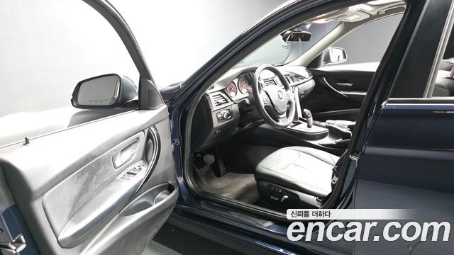 BMW 3-Series 2017 — photo 10