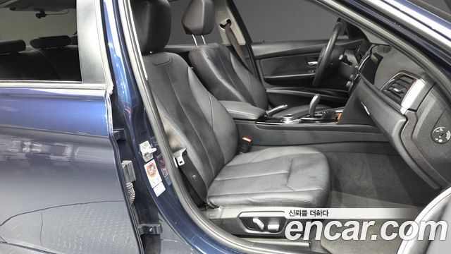 BMW 3-Series 2017 — photo 12