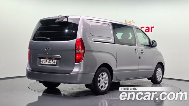 Hyundai Starex 2011 — photo 2