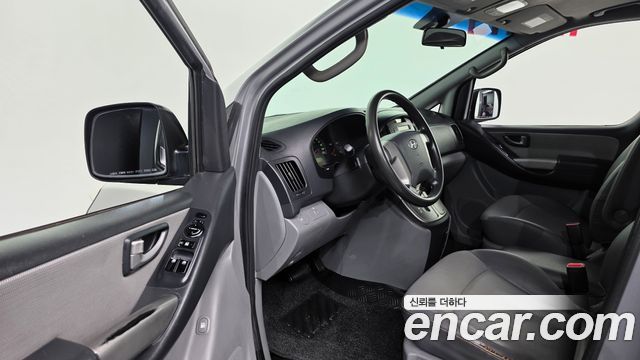 Hyundai Starex 2011 — photo 17