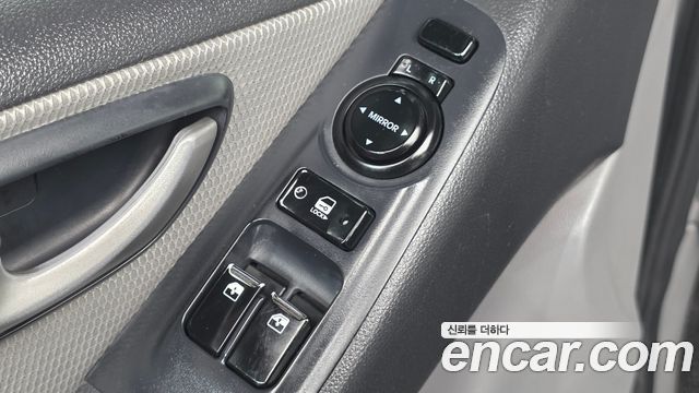 Hyundai Starex 2011 — photo 18
